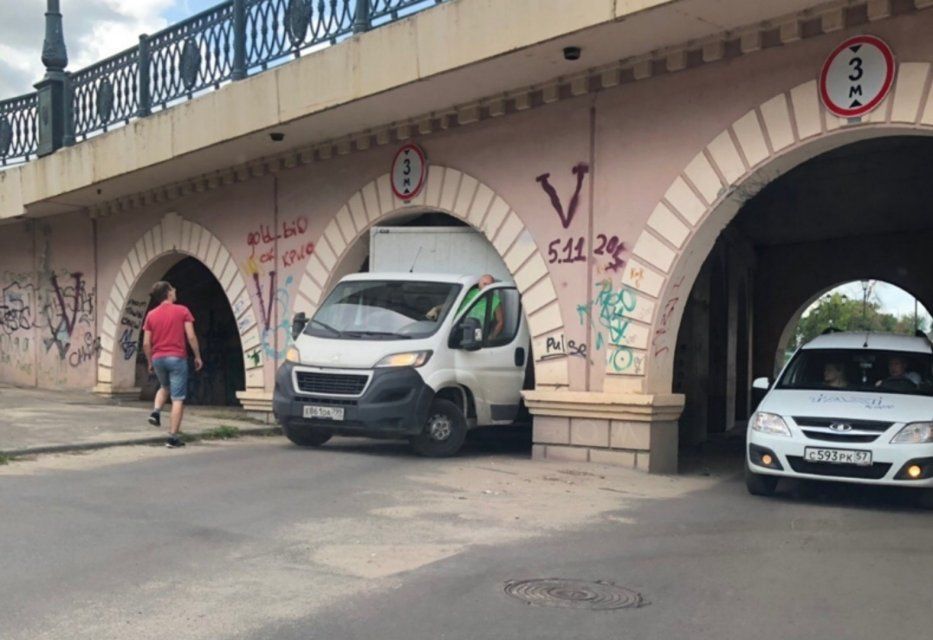 Фотофакт: «мост глупости» в Орле нашел очередную жертву