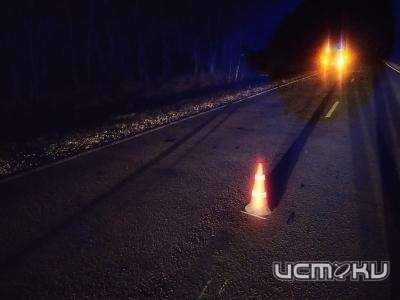 На Орловщине ночью автомобиль, сбив пешехода, угодил в кювет