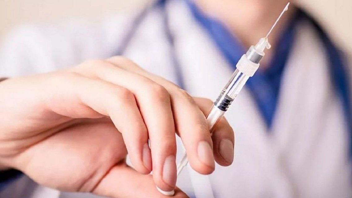 Более 1800 орловских медиков хотят привиться от коронавируса