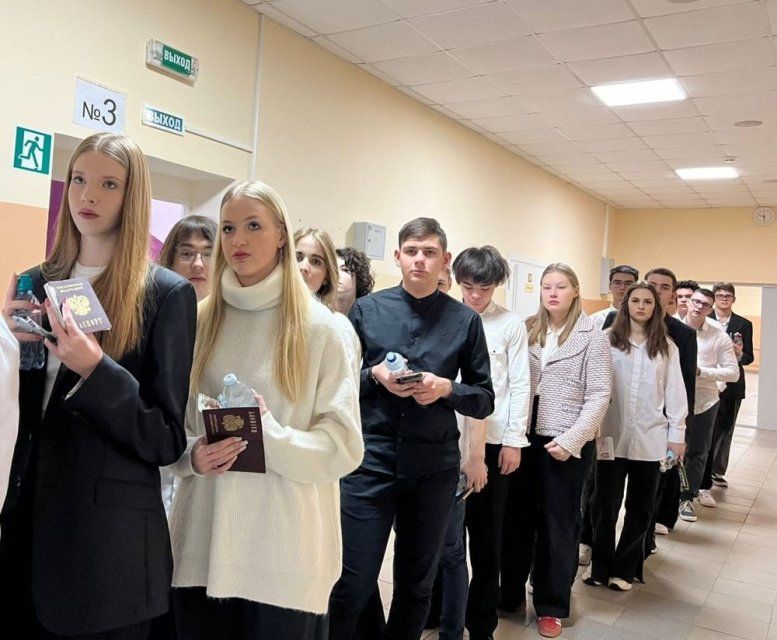 Сегодня выпускники Орловщины писали итоговое сочинение (изложение) по русскому языку 