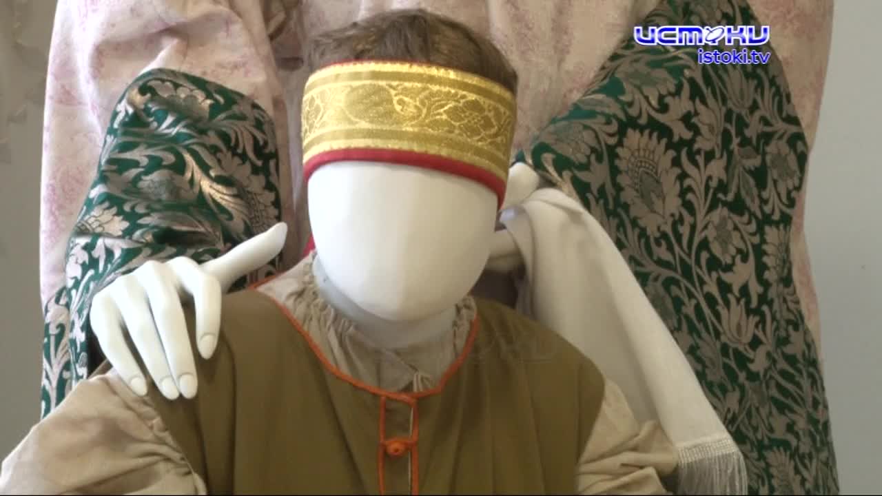 В краеведческом музее можно наглядно увидеть, как одевались орловчане в 16 и 17 веках. Там работает выставка «Эскиз к проекту «Орёл времён минувших…»