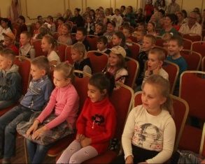 "Дорога в школу" - это праздник. Почти 80 орловских детей сегодня получили позитивные эмоции и подарки 