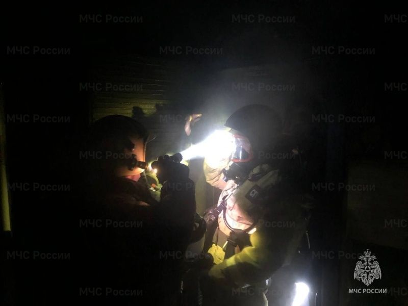 Отравившуюся продуктами горения женщину спасли в центре Орла 