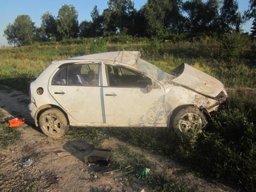 Под Орлом иномарка улетела в кювет. Два человека получили травмы