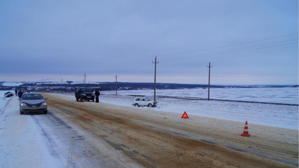 На орловской трассе не разъехались два автомобиля