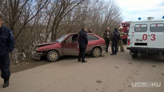 В Красной Заре «восьмерка» снесла отбойник