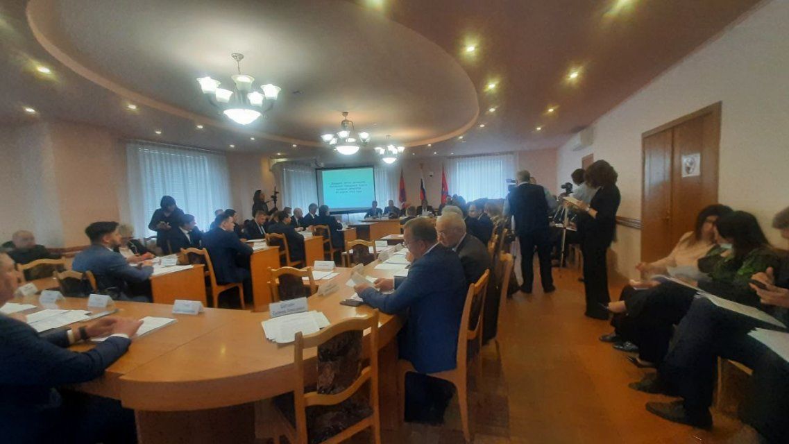 Парахин отчитался о результатах своей деятельности. Однако, выслушав его доклад, некоторые депутаты горсовета усомнились в том, что речь идет об Орле