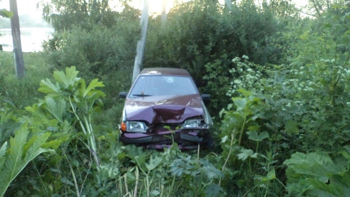 На Орловщине два ВАЗа не поделили дорогу: один из водителей пострадал