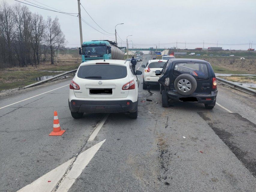 По Орлом кроссовер устроил тройное ДТП. Пострадал 5-летний ребенок