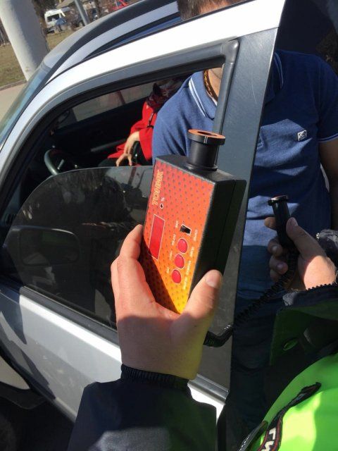 Орловских водителей наказали за глухую тонировку машин