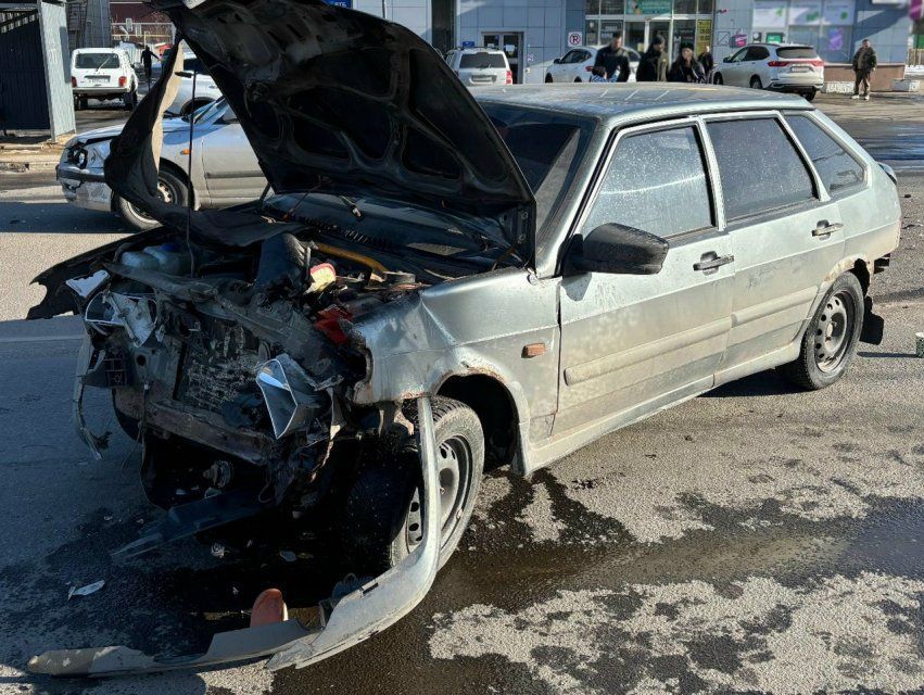 В Орле произошло ДТП с пострадавшей: столкнулись «ВАЗ‑2114» и «Хёндэ Элантра»