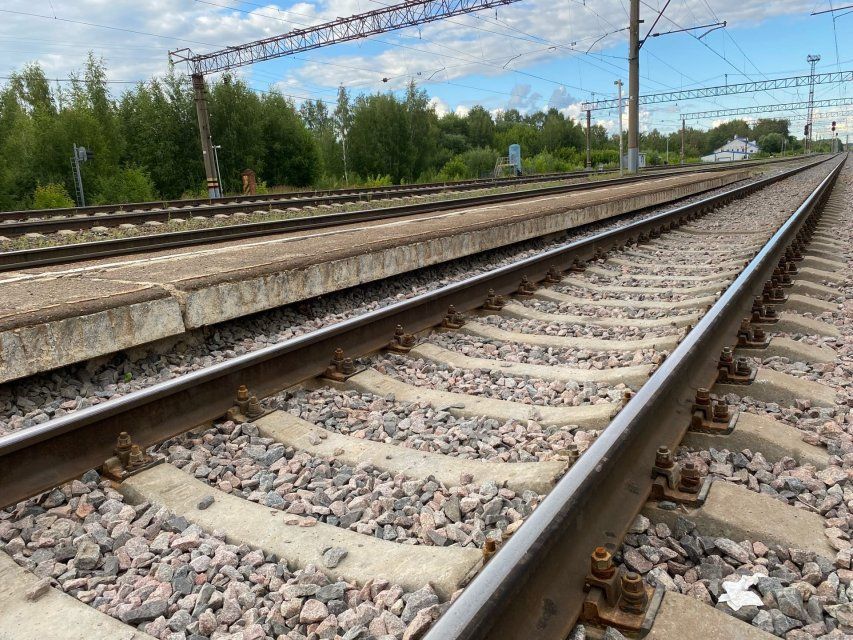 На железнодорожном переезде во Мценском районе временно закроют движение