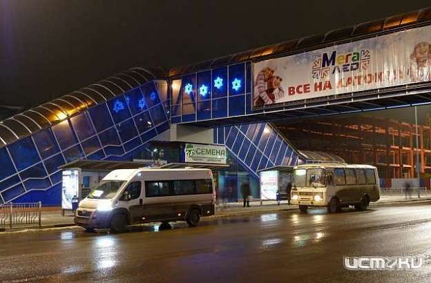 В Орле пенсионерка угодила под колеса «Волги» возле ТМК «ГРИНН»