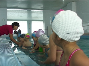 Из-за парты - в бассейн, или где учат школьному пятиборью 