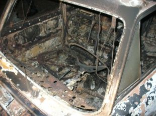В сгоревших жигулях обнаружен труп мужчины