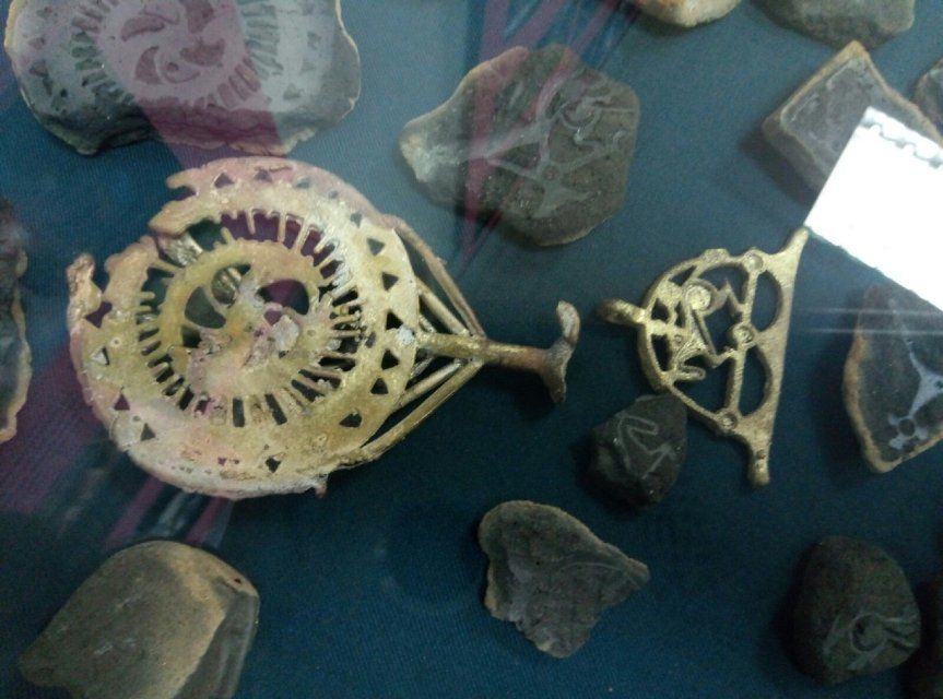 Фоторепортаж: орловчан познакомят с редкими экспонатами славянской культуры