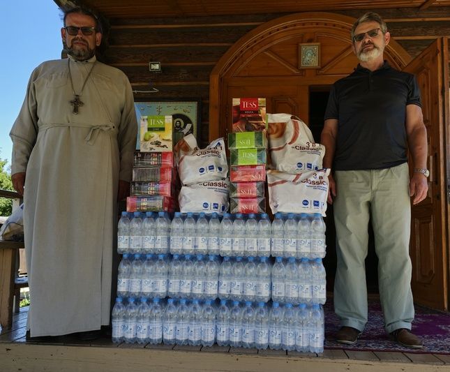 118 килограммов свежего меда бойцам 