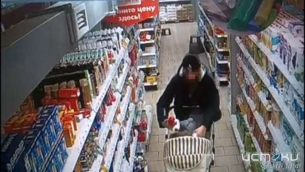 В Орле семейная пара из магазина в детской коляске пыталась вывезти товары, не оплатив их