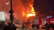 Видео: в условиях нехватки воды в Орле спасатели справились с серьезным пожаром