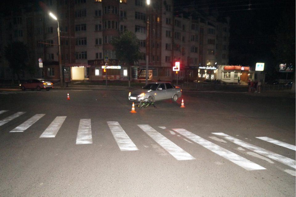 На перекрестке в Орле молодой велосипедист оказался под колесами «Приоры»