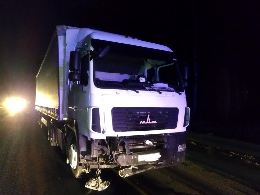 На трассе под Орлом «МАЗ» протаранил мотоцикл. Один человек погиб, еще один в больнице