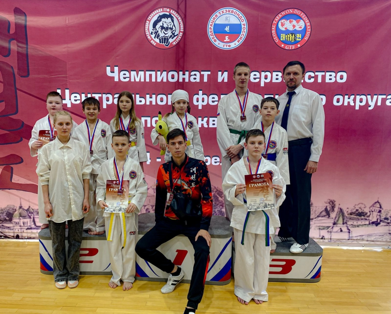 Орловские тхэквондисты успешно выступили в Суздале