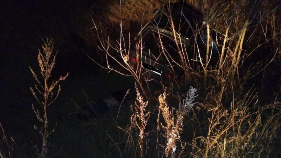 В Орловской области 26-летний водитель погиб, перевернувшись на «девятке»