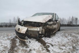 Утром в Орле не поделили дорогу две иномарки 