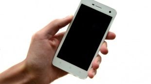 Орловчанка украла у знакомого дорогостоящий мобильник 