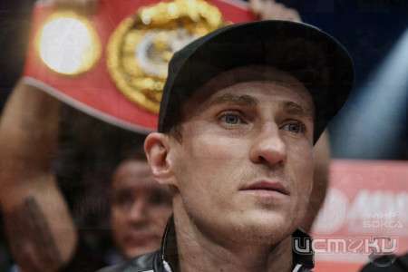 Эдуард Трояновский нокаутировал Микеле Ди Рокко