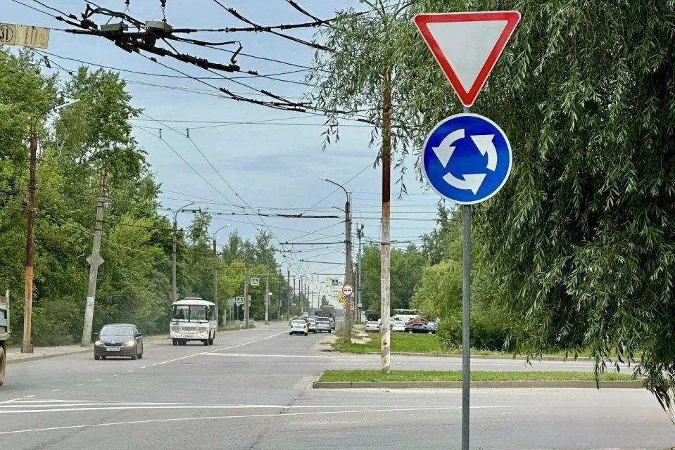 На перекрёстке Раздольной и Рощинской изменили схему проезда