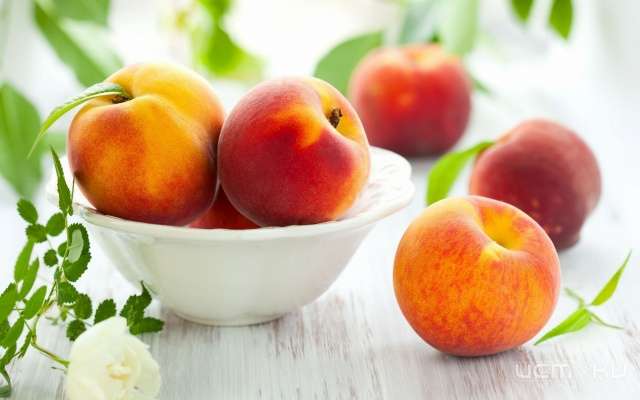 В Орел запретили поставлять македонские персики