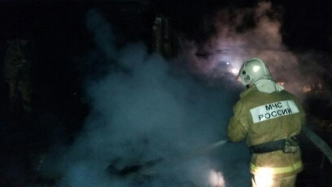 Под Орлом вспыхнул гараж с сеном