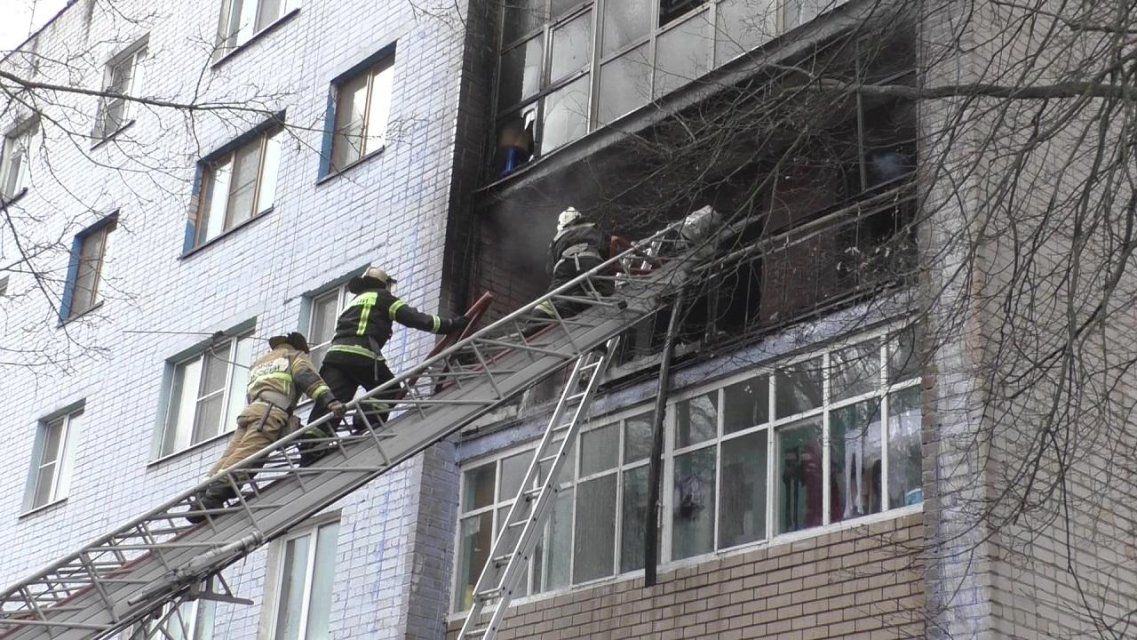 Под Орлом из-за пожара в пустующей квартире эвакуировали семь человек