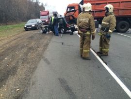 Лобовое столкновение «Нивы» и КАМАЗа: один человек погиб