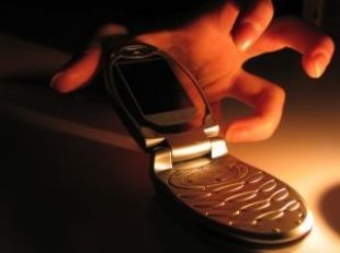 49-летний мужчина украл телефон у восьмиклассника