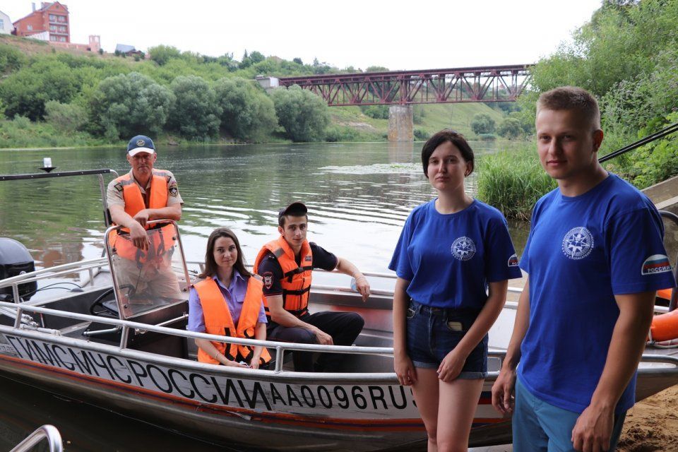 Из-за аномальной жары орловчане все больше времени проводят на водоемах. МЧС напоминает: отдых на воде может быть небезопасен