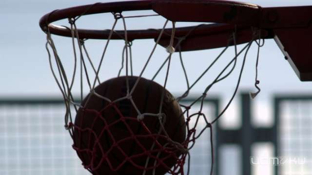 Орловские баскетболисты дважды обыграли питерских «дизайнеров»