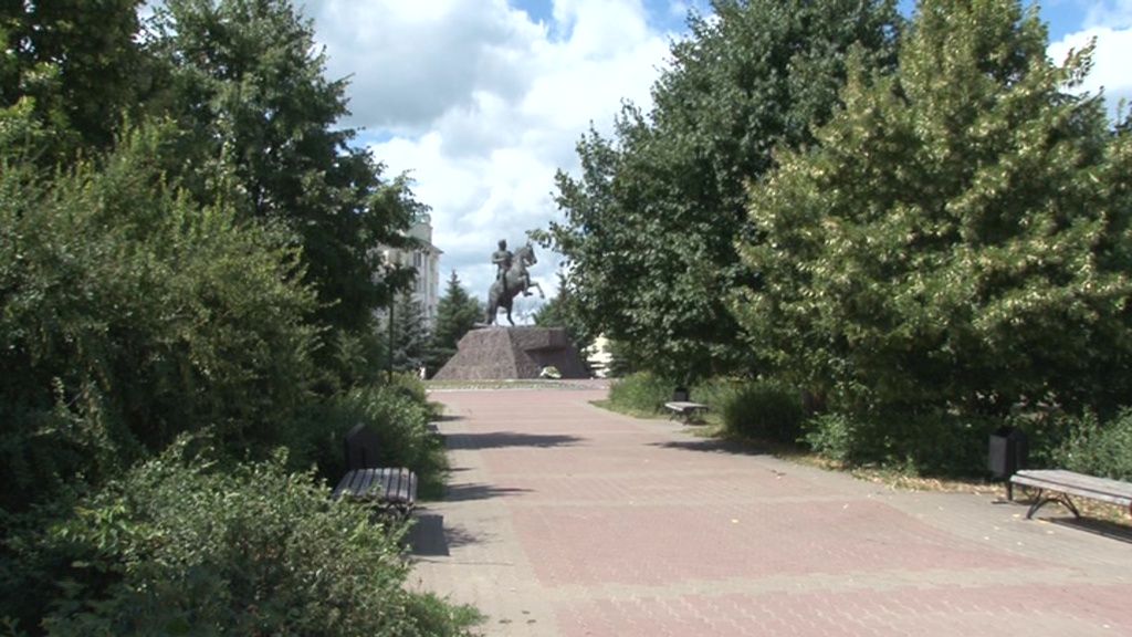 Орел может остаться без денег спонсора из-за разногласий по скверу Ермолова