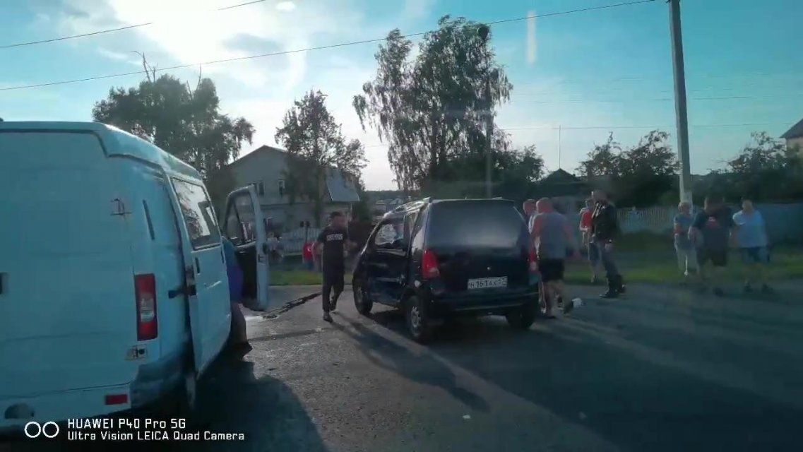 Видео: в Знаменке женщина на «Опеле» устроила ДТП при развороте