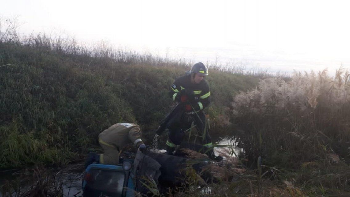 На Орловщине мужчина ушел под воду на тракторе и захлебнулся