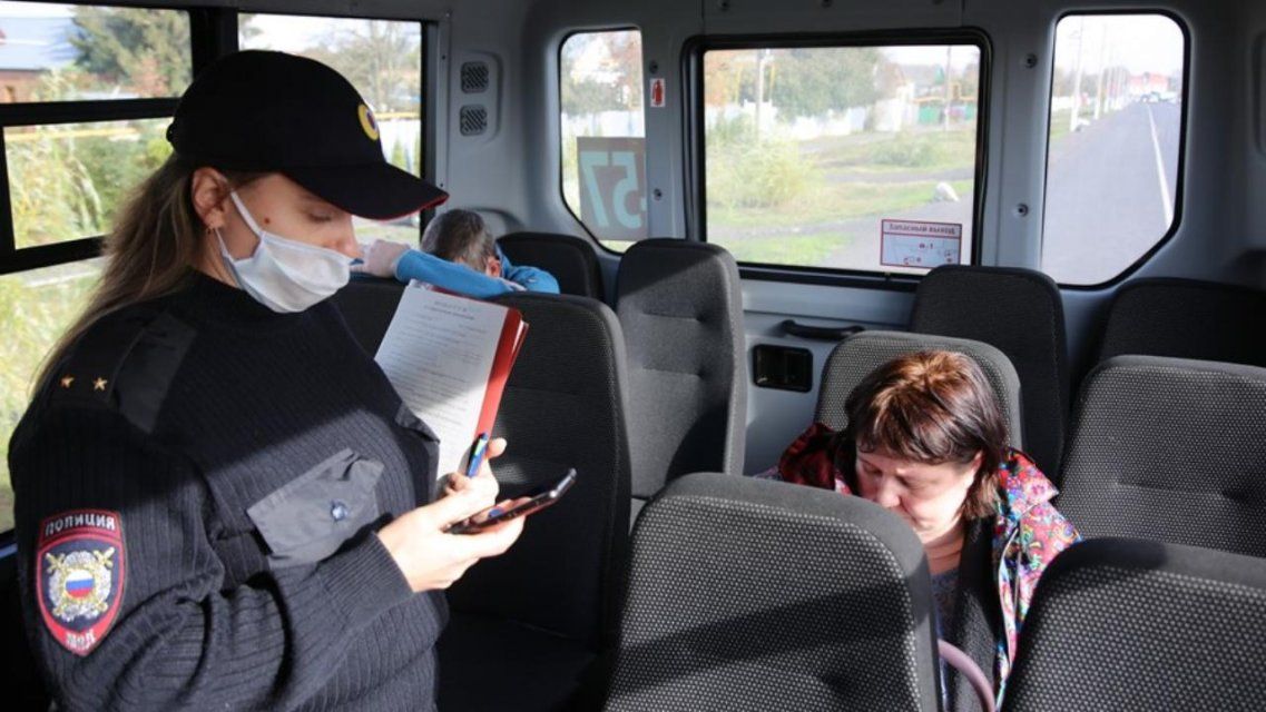 В Орловском районе наказали за езду без масок пассажиров и водителей