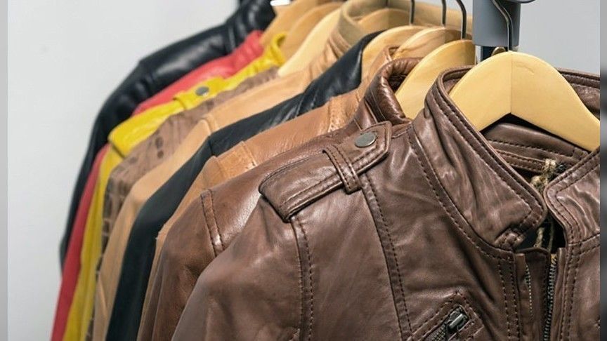 Орловчанин вышел из магазина в двух зимних куртках