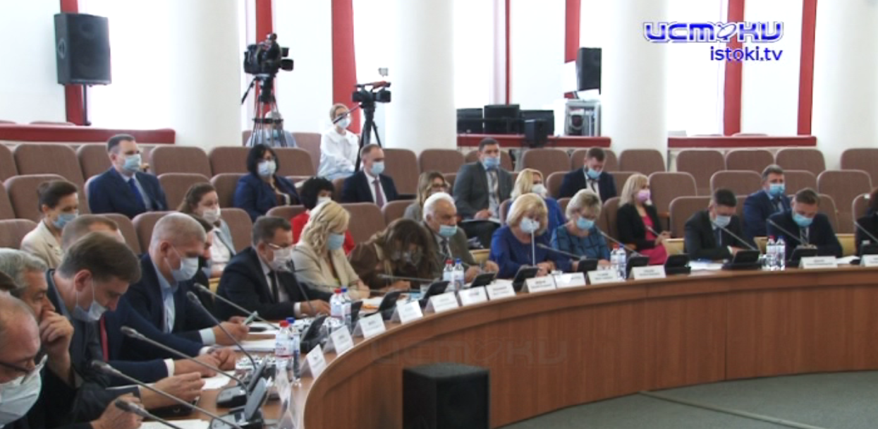 На повестке дня 19 вопросов. В Орле состоялось очередное заседание облсовета. В первом чтении парламентарии приняли резонансный закон о жилье для сирот