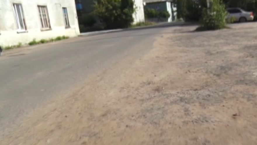 В 2020 году перед выборами кандидаты в депутаты клятвенно обещали решить проблему жителей Выгонки. В итоге жизненно необходимого тротуара как не было, так и нет