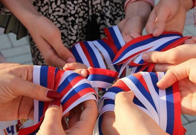 В Орле раздадут 3 тыс. ленточек-триколоров