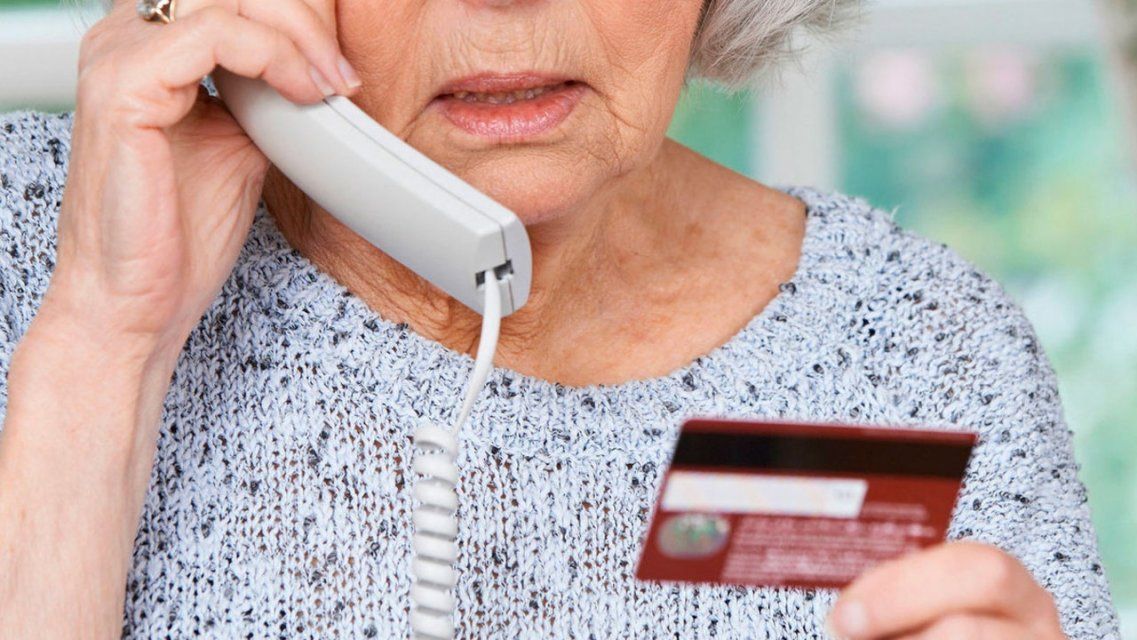 Сотрудники банка помогли орловчанке не попасть на удочку мошенников