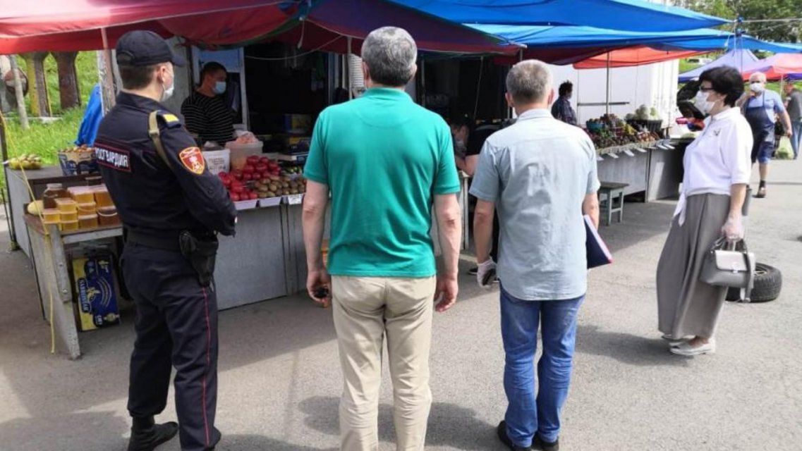 На орловских ярмарках поймали почти полсотни продавцов без масок