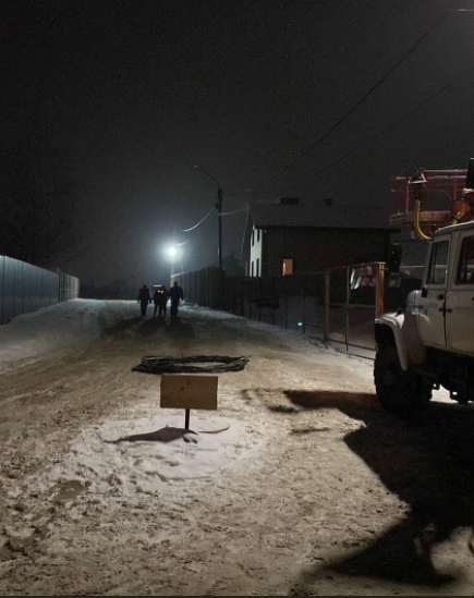 Глава Орловского района поучаствовал в устранении проблем со светом в Новообразцово и едва не встретил Новый год на аварийном участке