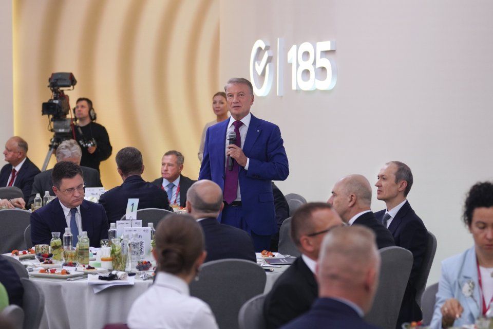 Деловой завтрак Сбера на ПМЭФ-2026: Герман Греф о новой модели экономического роста